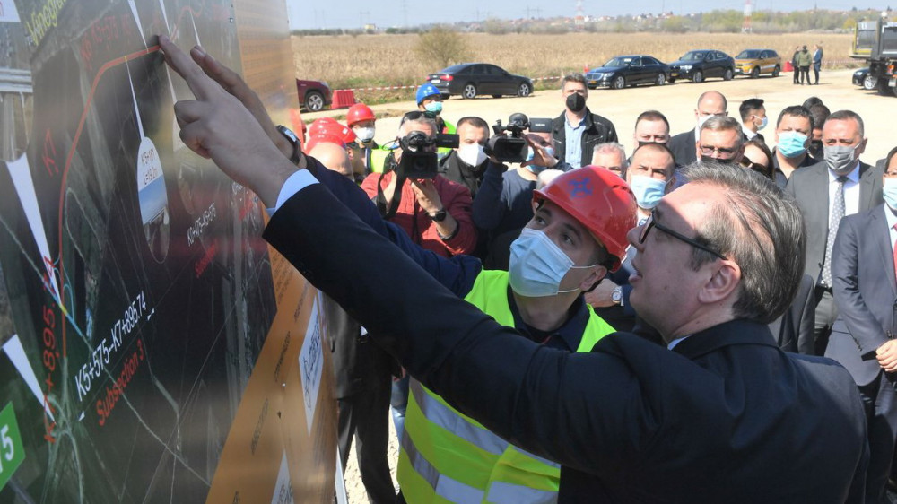 Predsednik Vučić prisustvovao početku radova na deonici puta Novi Beograd-Surčin